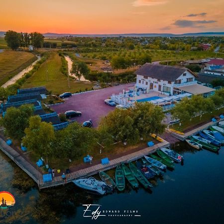 فندق Casa Pescarilor Lunca  المظهر الخارجي الصورة